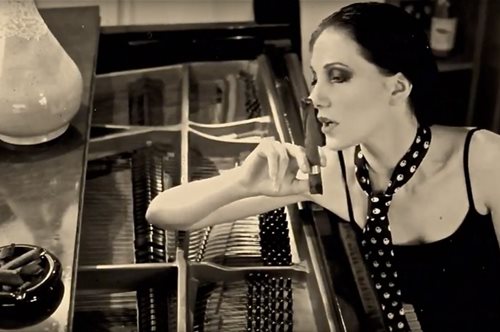 Η Άννα Ρεζάν σε ένα βίντεο-αφιέρωμα στον Μίκη Θεοδωράκη