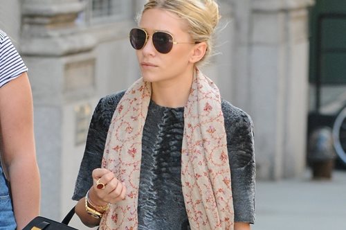 Με αυτό το κόλπο θα δείχνεις ψηλότερη μέσα στα ρούχα σου. Η λύση για τις μικροκαμωμένες του κόσμου