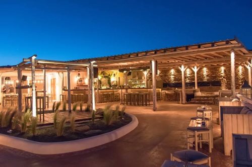 To Θείο Τραγί μετακόμισε από τα Πετράλωνα στην Τήνο