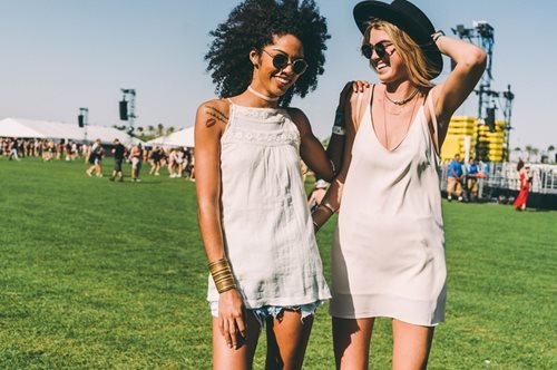 Αυτό το χρώμα κολάν θα κάνει τους πάντες γύρω σου να αναρωτιούνται: «μα, είναι ντυμένη;»