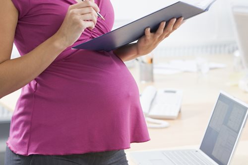 Εφετείο Αθήνας: Απαγορεύεται η απόλυση εγκύου ή λεχώνας