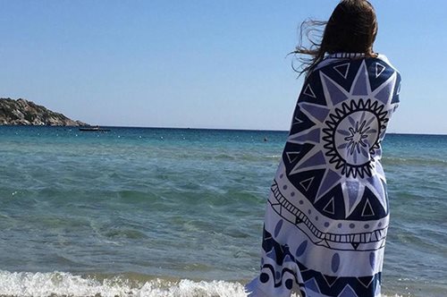 Θέλεις να σε ρωτάνε όλοι από που πήρες τη πετσέτα θαλάσσης; Η πιο στιλάτη που θα βρεις εκεί έξω