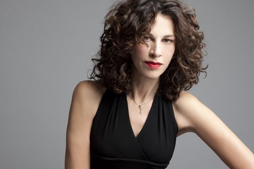 Κάτι έχει αλλάξει στο χαρακτηριστικό πρόσωπο της Ελευθερίας Αρβανιτάκη