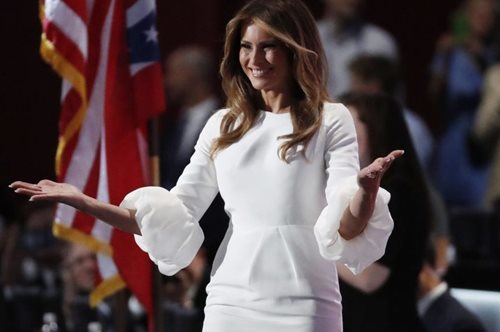 Είναι η Μελάνια Τραμπ έγκυος στο δεύτερο παιδί της; Οι φωτογραφίες που πυροδότησαν τις φήμες