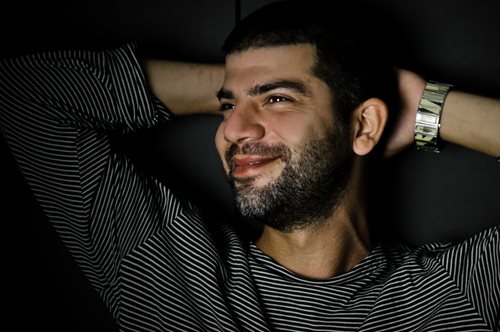 Ο ραδιοφωνικός παραγωγός και dj Κωνσταντίνος Καλφακάκος απαντά το ερωτηματολόγιο του Woman Toc