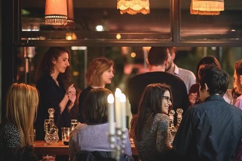 Πήγαμε στο Chalice στον Χολαργό και σταματήσαμε να είμαστε καχύποπτοι με τη διασκέδαση στα προάστια