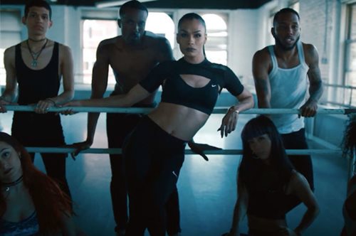 Όλοι είναι ίσοι απέναντι στην ισότητα. Η νέα διαφήμιση της Nike τα σπάει 