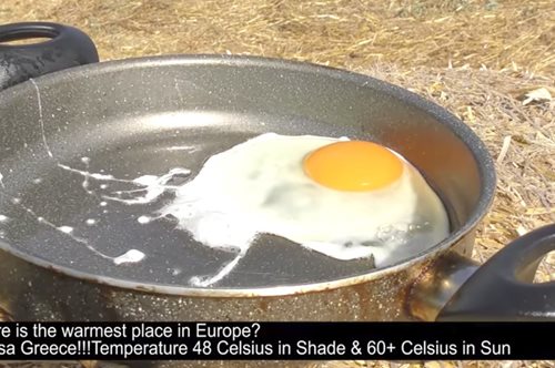 Στο πιο ζεστό σημείο της Ελλάδας. Στη Λάρισα τηγάνισαν αυγά στους 60 βαθμούς υπό τον ήλιο