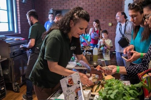 H αποθέωση της χορτοφαγίας. Το διατροφικό φεστιβάλ στην Τεχνόπολη θα σε μάθει να τρως διαφορετικά