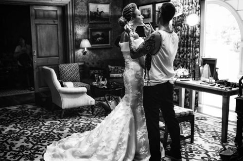 Η φωτογράφος Μάρα Δεσύπρη ανέβασε στο προφίλ της backstage φωτογραφίες από το γάμο Σάκη-Κάτιας 