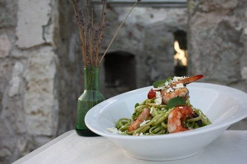 Σε αυτό το εστιατόριο θέλεις να πας και θα ξαναπάς. Μόνο που βρίσκεται λίγο μακριά από την Αθήνα 