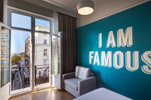 Αυτό το ξενοδοχείο που μοιάζει Νεοϋορκέζικο προσγειώθηκε στη καρδιά της Θεσσαλονίκης 