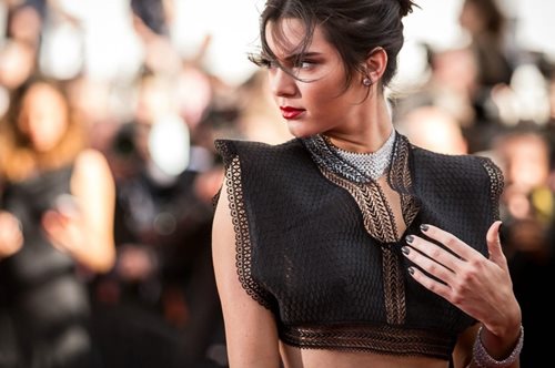 Δεν μπορούσαμε να πάρουμε τα μάτια μας από αυτό το «αλλιώτικο» κολάν της Κένταλ Τζένερ 