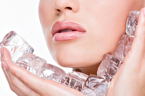 Αντίο, διπλοσάγονο! Μόλις έφτασε η νέα μέθοδος που το εξαφανίζει γρήγορα και ανώδυνα