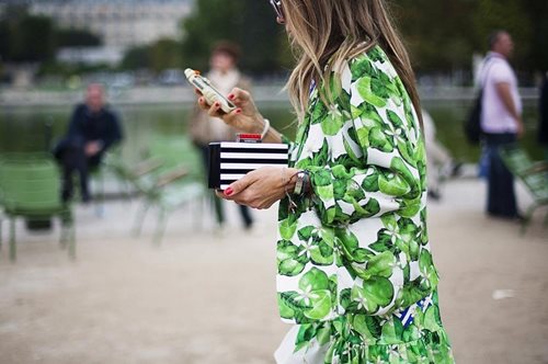 Τι φόρεσαν οι γυναίκες στην εβδομάδα μόδας Υψηλής Ραπτικής του Παρισιού. Το steet style που εμπνέει 