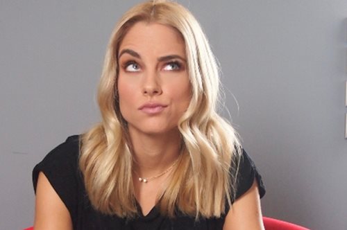 Μας κάνει πλάκα. Η Δούκισσα Νομικού αποκαλύπτει τι έχασε από τον γάμο της