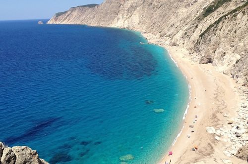 Αυτή είναι η πιο επικίνδυνη παραλία της Ελλάδας με έξτρα βαθμό δυσκολίας στην πρόσβαση