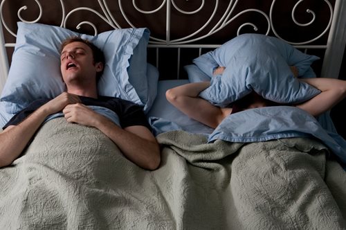 Πάλι ροχαλίζεις, αγάπη μου;