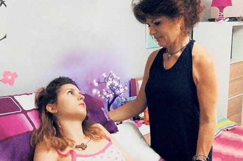 Η Μυρτώ δικαιώθηκε: 20 χρόνια μετά το Δημόσιο θα αποζημιώσει τη Μυρτώ που έμεινε ανάπηρη μετά από το βιασμό της στην Πάρο