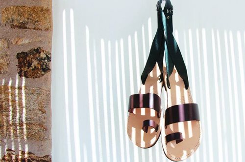 Τα ελληνικά σανδάλια Isapera είναι τόσο fashion όσο και η ίδια η Ελλάδα 