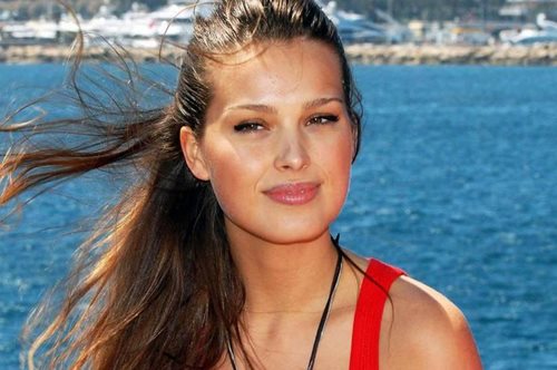 Το μοντέλο που έχασε τα πάντα στο τσουνάμι της Ταϊλάνδης το 2004 αλλά στάθηκε στα πόδια της  