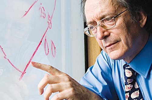 Ευγένιος Τριβιζάς: «Θεωρώ το ελληνικό σχολείο βαρετό και εχθρό της δημιουργικότητας»  