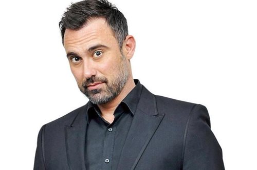 Ο Γιώργος Καπουτζίδης είναι ένας άνθρωπος που λέει ιστορίες