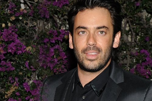 Άγνωστοι πυροβόλησαν τον κομμωτή Πάνο Καλλίτση στα πόδια και στο στήθος