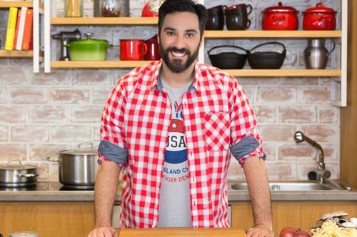 Γιάννης Λουκάκος: Η μεγάλη αλλαγή στην εμφάνισή του και η νέα ζωή στην Αμερική 