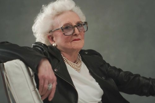 «Αν ήμουν νέα γυναίκα τώρα»: Γυναίκες δίνουν συμβουλές ζωής στον νεότερο εαυτό τους