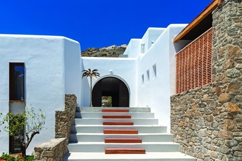 Νammos Village: Πάρτε μια πρώτη γεύση από το ολοκαίνουριο open air mall στην Ψαρού