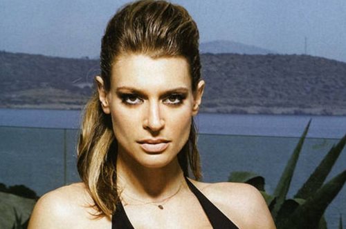 Η Ζέτα Δούκα με ολόσωμο μαγιό στην παραλία + 3 μαγιό για να αντιγράψεις το λουκ