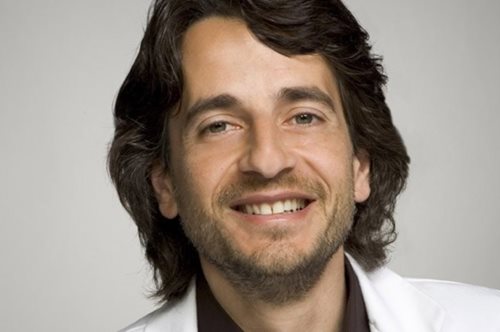 Νικόλαος Σκαρμέας: Ο Έλληνας νευρολόγος που θέλει να νικήσει το Αλτσχάιμερ 