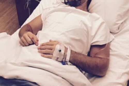 Στο νοσοκομείο γνωστός Έλληνας και η Δέσποινα Βανδή στο πλευρό του 