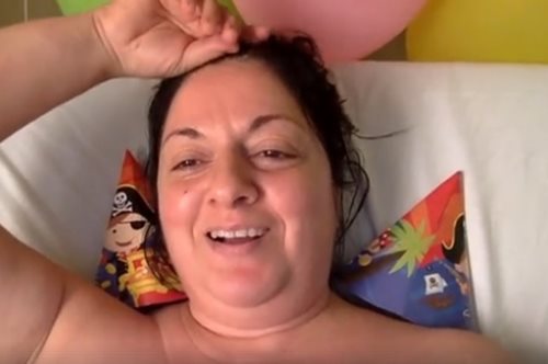 Η Σοφία Μουτίδου με διαλυμένο πόδι στο νοσοκομείο