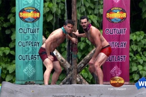 Αγώνισμα στο Survivor Αυστραλίας κατέληξε σε γυμνή πάλη στο χώμα 