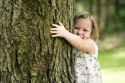 Οι άνθρωποι που αγαπάνε όλο τον κόσμο. H γενετική διαταραχή που θεωρείται το αντίθετο του αυτισμού