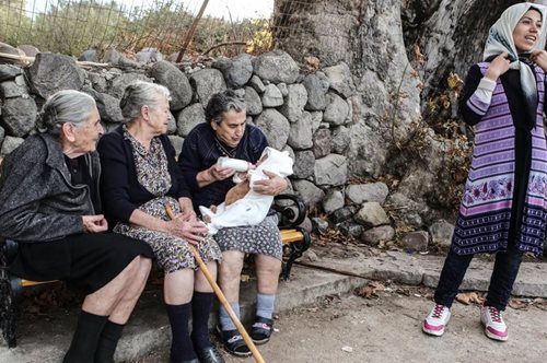 Η γιαγιά της Λέσβου, ένας ψαράς και η Σούζαν Σάραντον για το Νόμπελ