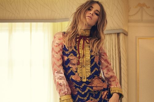 Μέσα στην ακατάστατη ντουλάπα της Suki Waterhouse 