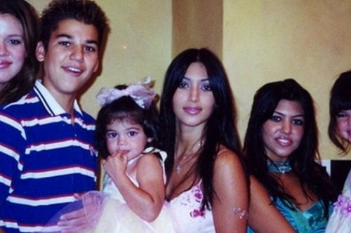 38 αδημοσίευτες φωτογραφίες από τις αδελφές Καρντάσιαν-Τζένερ στην παιδική τους ηλικία