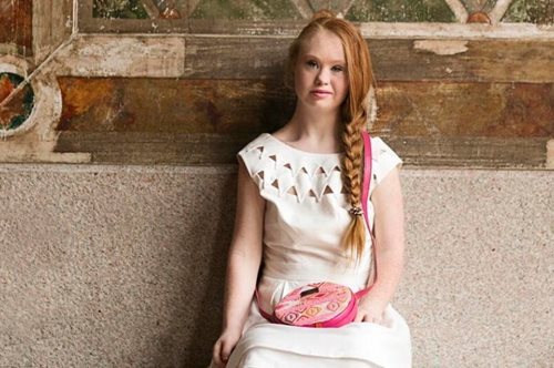 Το πρώτο μοντέλο με σύνδρομο Down μεταμορφώνεται σε 6 αγαπημένες πριγκίπισσες του Disney