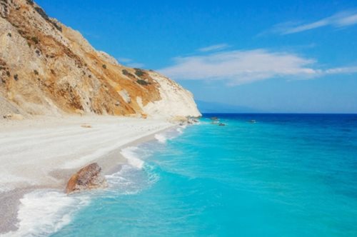 Η εντυπωσιακή παραλία της Ελλάδας που βρίσκεται ανάμεσα στις πιο όμορφες του κόσμου