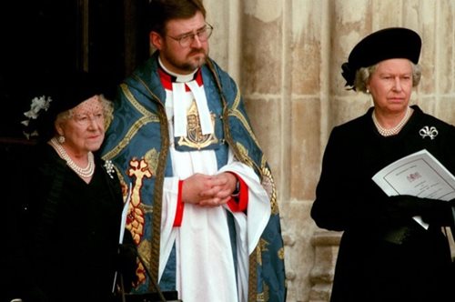 H άγνωστη κίνηση της Ελισάβετ στην κηδεία της Νταϊάνα που δεν περίμενε με τίποτα κανείς