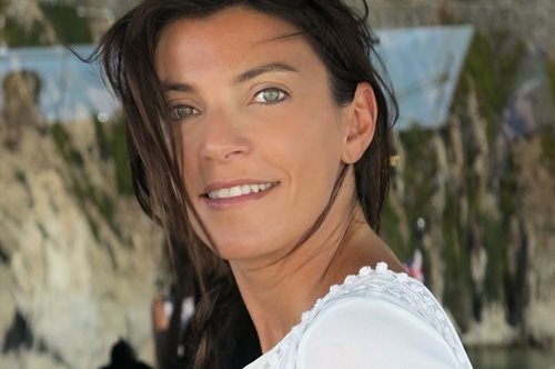 Η Μαρίνα Βερνίκου φωτογραφίζει τα ελληνικά νησιά και αποθεώνεται από τον Guardian