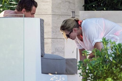 Mήπως έχουμε μπροστά μας το πιο κινηματογραφικό ειδύλλιο που συνέβη ποτέ στην ιστορία της showbiz;