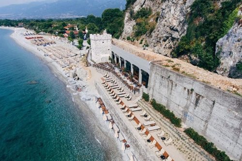 Μία γαλαρία ηλικίας 100 ετών στον Πλαταμώνα μεταμορφώθηκε σε σύχρονη καφετέρια