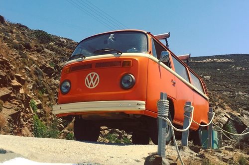 Το πιο κουλ νησί: Αυτός είναι ο λόγος που όλοι πάνε και ξαναπάνε στην Τήνο (όχι μόνο τον Αύγουστο) 