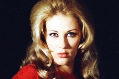 58 χρόνια πριν: Η Ζωή Λάσκαρη νύφη στο γάμο της με τον Πέτρο Κουτουμάνο - το πριγκιπικό νυφικό που κάλυψε με μαντήλι στην τελετή