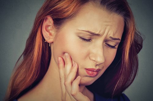 Καρκίνος του στόματος: Προσοχή στα «αθώα» συμπτώματα