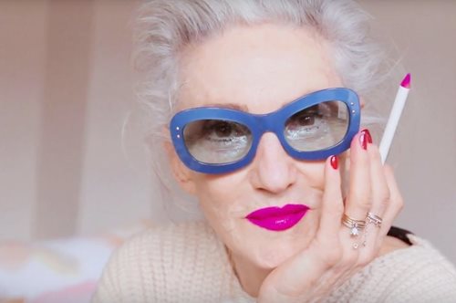 Δηλαδή μέχρι ποια ηλικία μπορώ να φοράω φλούο κραγιόν; 